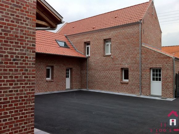 CAMPHIN EN CAREMBAULT, TYPE 2 EN DUPLEX, 46m², 520€ Hors Charges.
