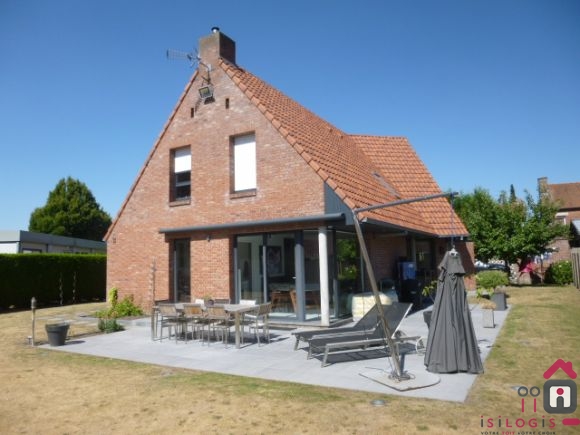 THUMERIES, INDIVIDUELLE SEMI PLAIN PIED, 170 M² HABITABLES, SUR 833M² DE TERRAIN.