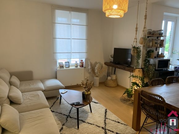 THUMERIES CENTRE, T3, 58m² HABITABLES, 1ER ETAGE.