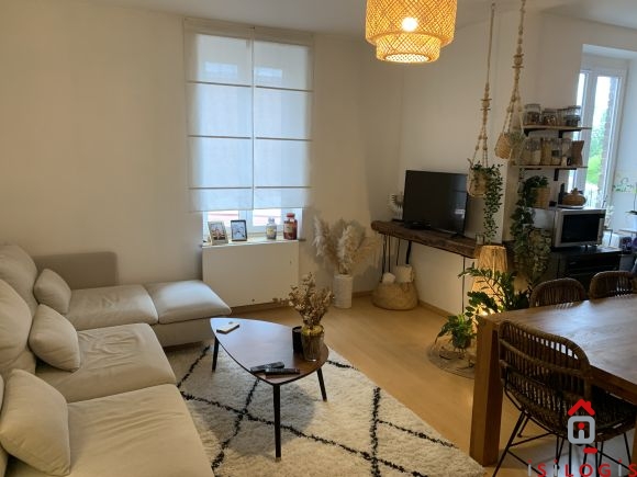 THUMERIES CENTRE, T3, 58m² HABITABLES, 1ER ETAGE.