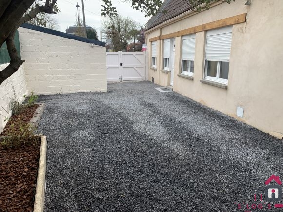 THUMERIES CENTRE, 58M² HABITABLES, SUR 143M² DE TERRAIN.