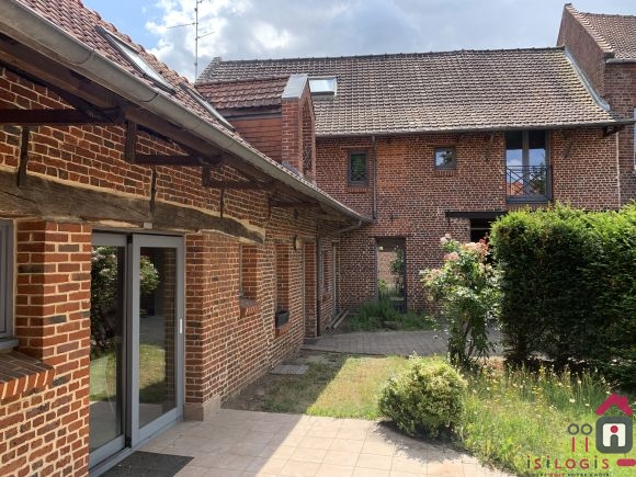 THUMERIES, 258M² HABITABLES, BATIE SUR 385M² DE TERRAIN.