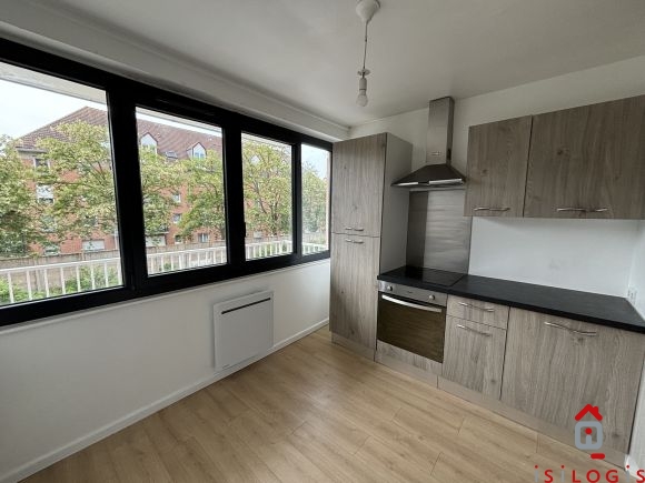 SECLIN CENTRE, T2, 43M² HABITABLES AVEC BALCON ET PARKING.