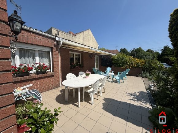 OIGNIES, INDIVIDUELLE 184 M² HABITABLES, BATIE SUR 1621 M² DE TERRAIN.