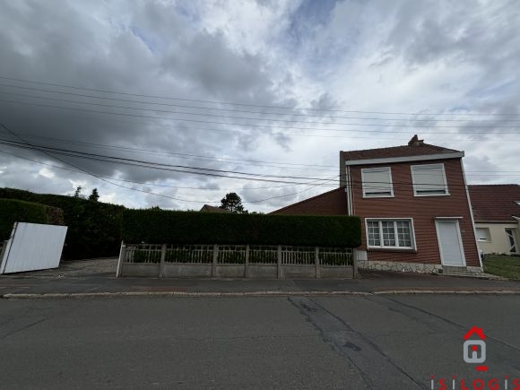 OIGNIES, INDIVIDUELLE 184 M² HABITABLES, BATIE SUR 1621 M² DE TERRAIN.