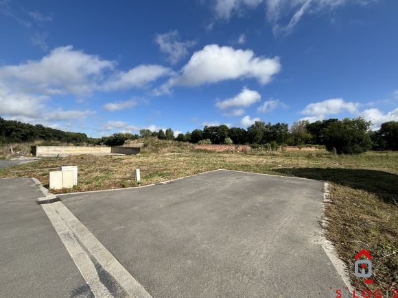 WAHAGNIES, TERRAIN A BATIR 710M², LIBRE DE CONSTRUCTEUR.