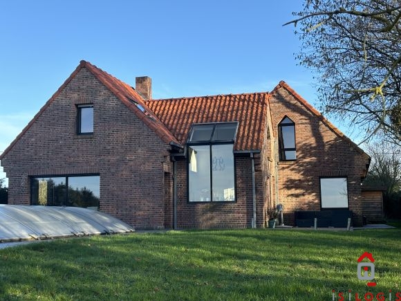 ATTICHES, MAGNIFIQUE INDIVIDUELLE 198M² BATIE SUR 2688M² DE TERRAIN.